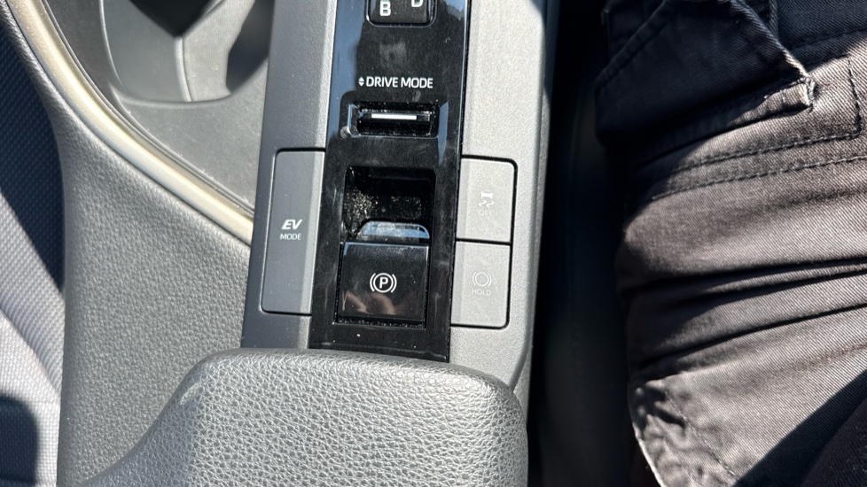 Toyota C-HR 1.8 Hybrid Design 5dr CVT Hybrid Hatchback - Image 45