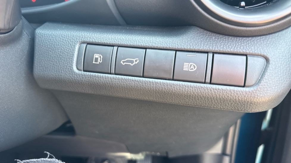 Toyota C-HR 1.8 Hybrid Design 5dr CVT Hybrid Hatchback - Image 49