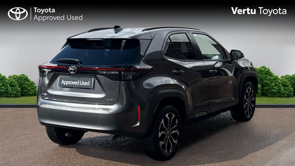 Toyota Yaris Cross 1.5 Hybrid Design 5dr CVT Hybrid Estate - Image 2