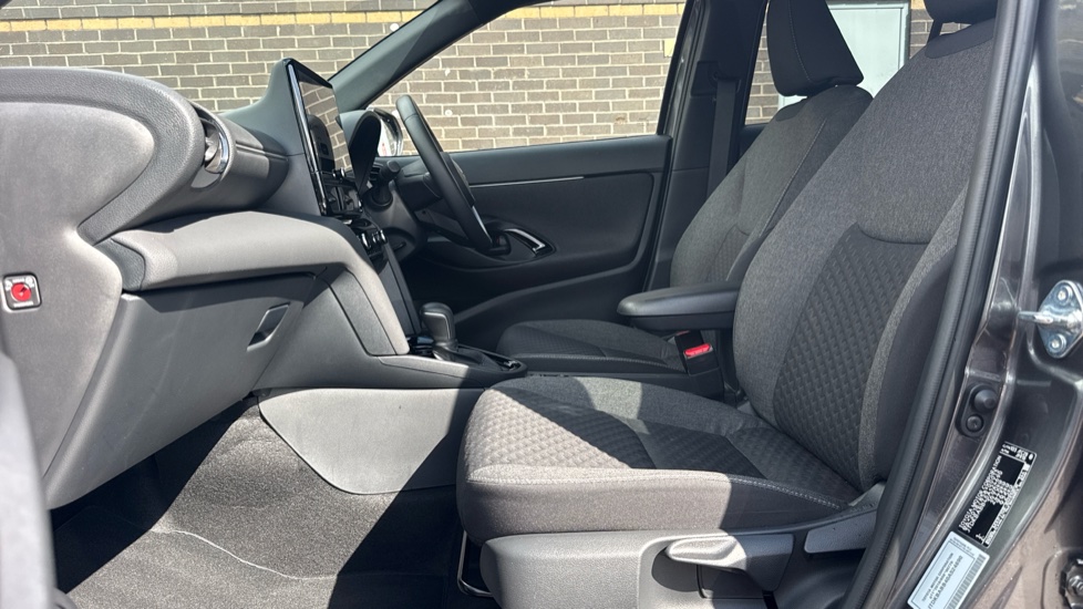 Toyota Yaris Cross 1.5 Hybrid Design 5dr CVT Hybrid Estate - Image 5