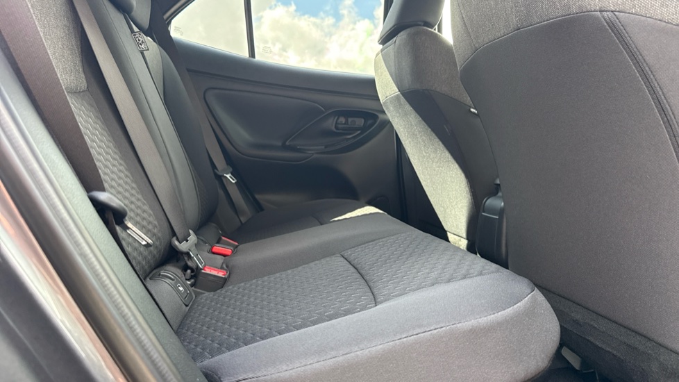 Toyota Yaris Cross 1.5 Hybrid Design 5dr CVT Hybrid Estate - Image 8