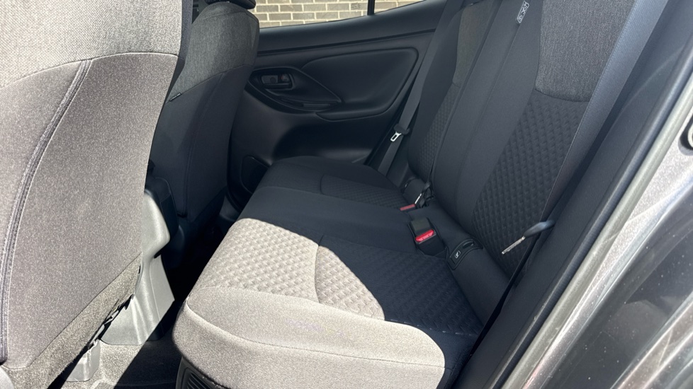 Toyota Yaris Cross 1.5 Hybrid Design 5dr CVT Hybrid Estate - Image 15