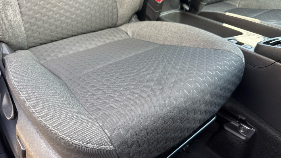 Toyota Yaris Cross 1.5 Hybrid Design 5dr CVT Hybrid Estate - Image 17