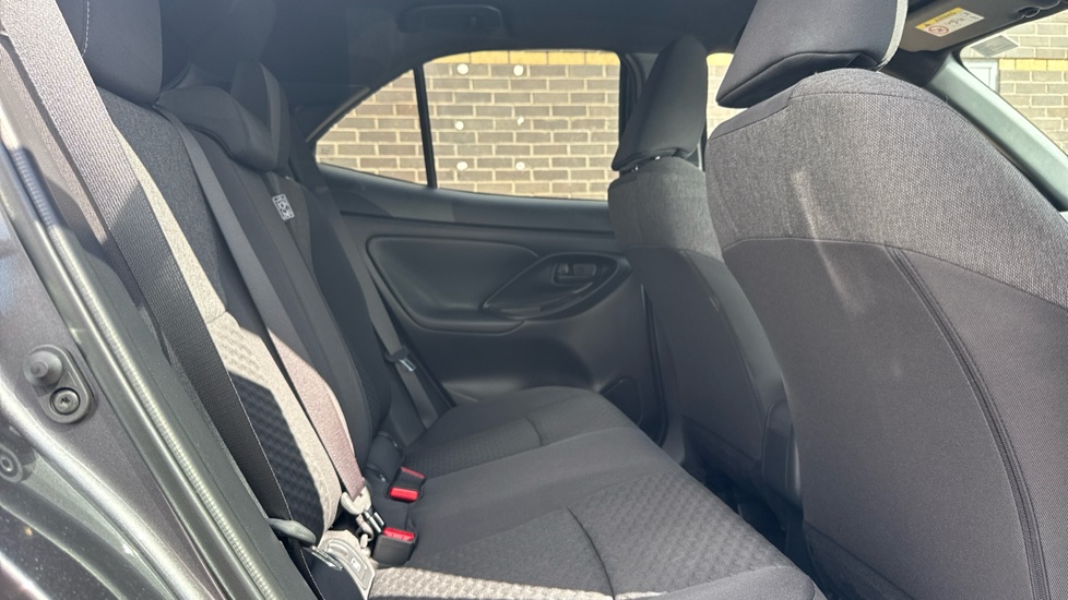 Toyota Yaris Cross 1.5 Hybrid Design 5dr CVT Hybrid Estate - Image 18