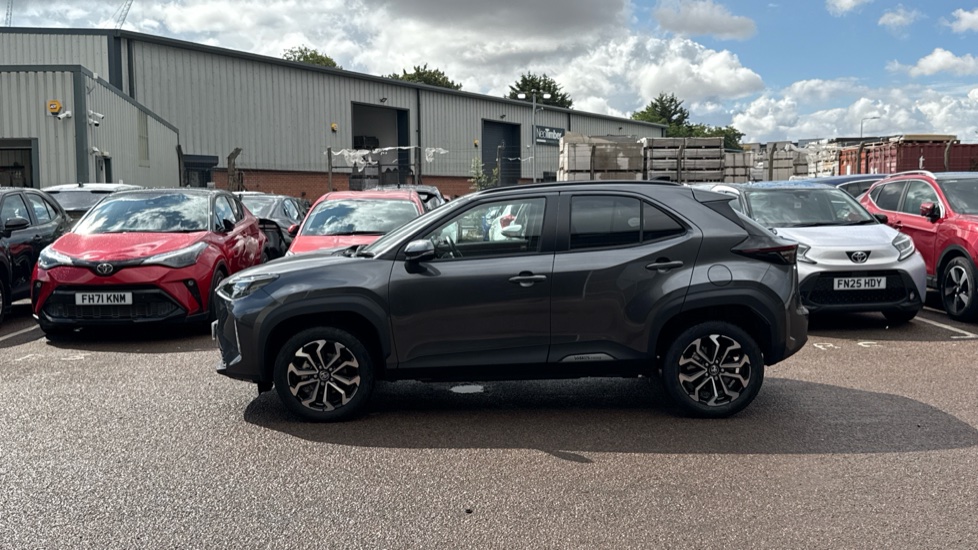 Toyota Yaris Cross 1.5 Hybrid Design 5dr CVT Hybrid Estate - Image 24