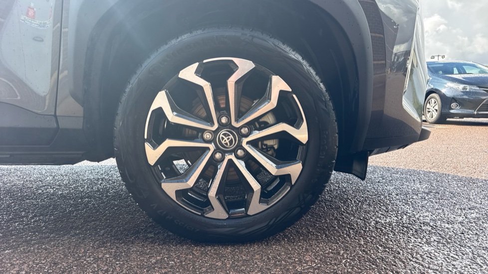Toyota Yaris Cross 1.5 Hybrid Design 5dr CVT Hybrid Estate - Image 25