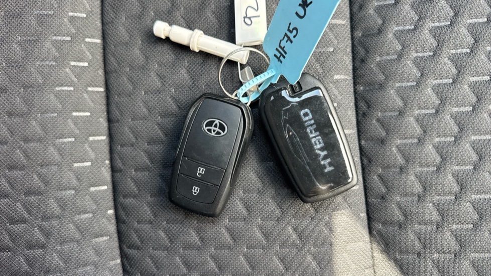Toyota Yaris Cross 1.5 Hybrid Design 5dr CVT Hybrid Estate - Image 28