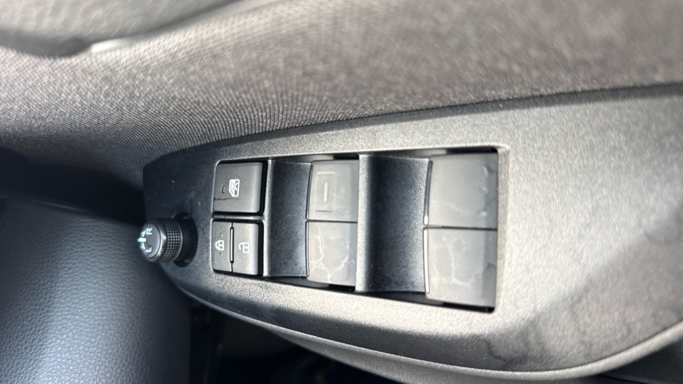 Toyota Yaris Cross 1.5 Hybrid Design 5dr CVT Hybrid Estate - Image 32