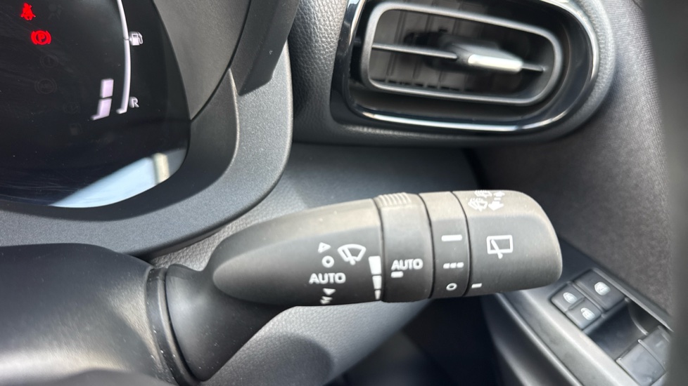 Toyota Yaris Cross 1.5 Hybrid Design 5dr CVT Hybrid Estate - Image 34