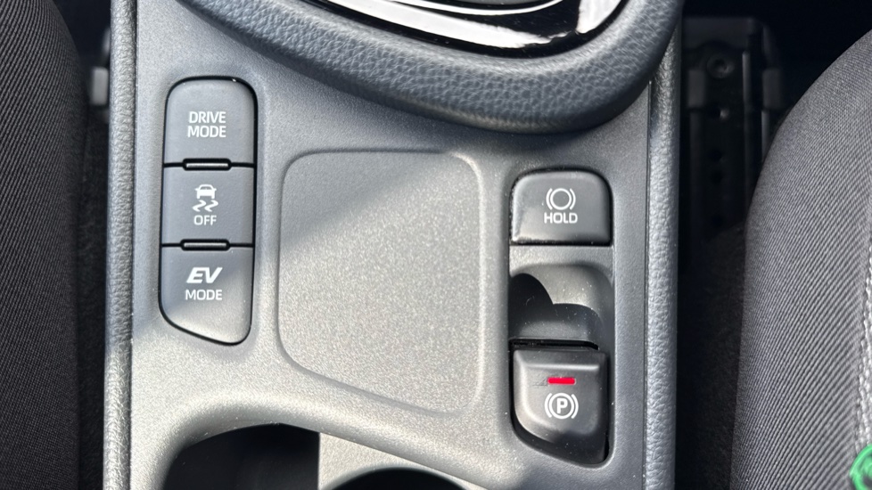 Toyota Yaris Cross 1.5 Hybrid Design 5dr CVT Hybrid Estate - Image 45