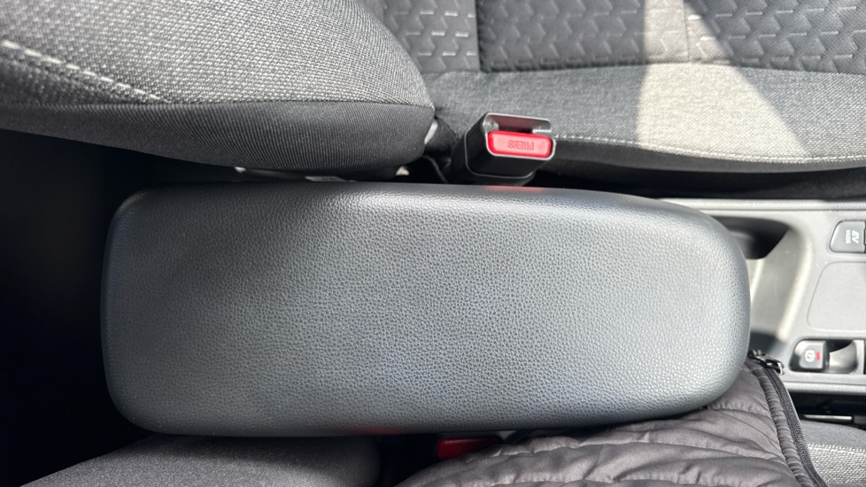 Toyota Yaris Cross 1.5 Hybrid Design 5dr CVT Hybrid Estate - Image 46