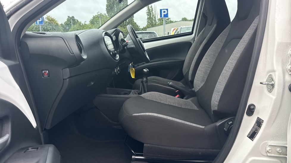 Toyota Aygo X 1.0 VVT-i Pure 5dr Petrol Hatchback - Image 5