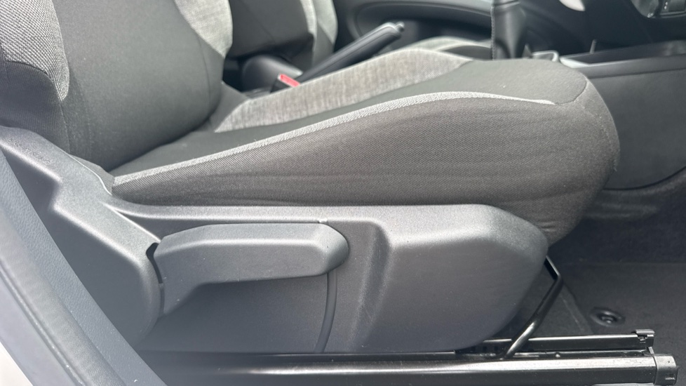 Toyota Aygo X 1.0 VVT-i Pure 5dr Petrol Hatchback - Image 30