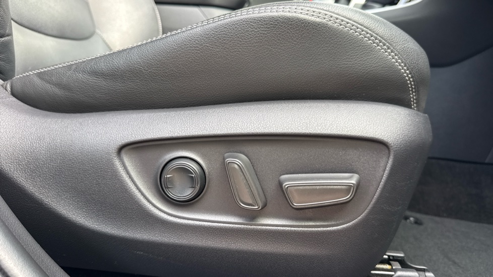 Toyota RAV4 2.5 VVT-i Hybrid Excel 5dr CVT Hybrid Estate - Image 30