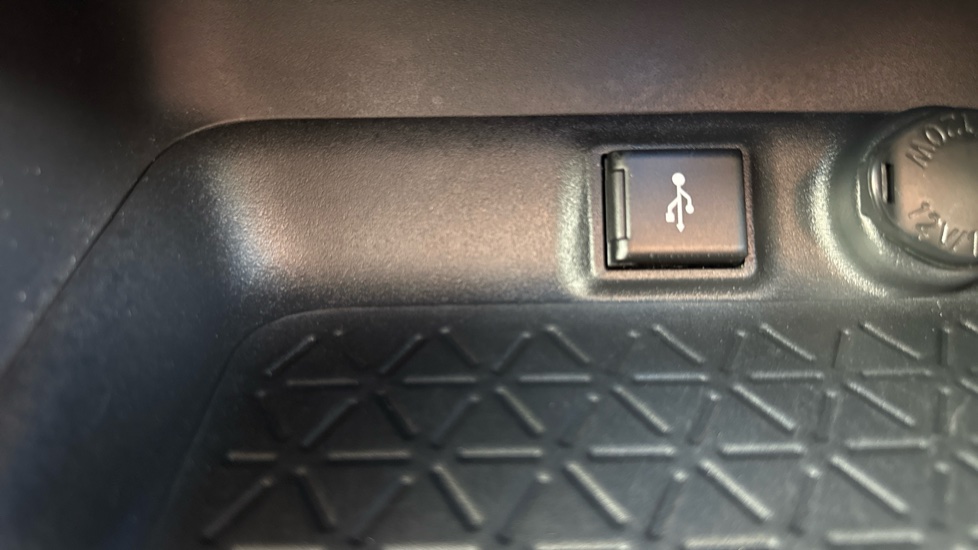 Toyota RAV4 2.5 VVT-i Hybrid Excel 5dr CVT Hybrid Estate - Image 37