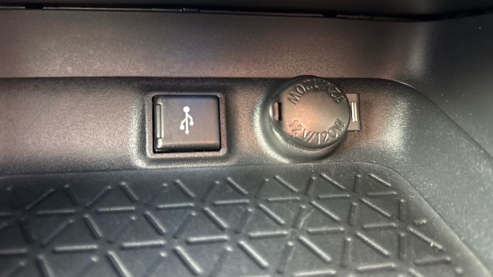 Toyota RAV4 2.5 VVT-i Hybrid Excel 5dr CVT Hybrid Estate - Image 38