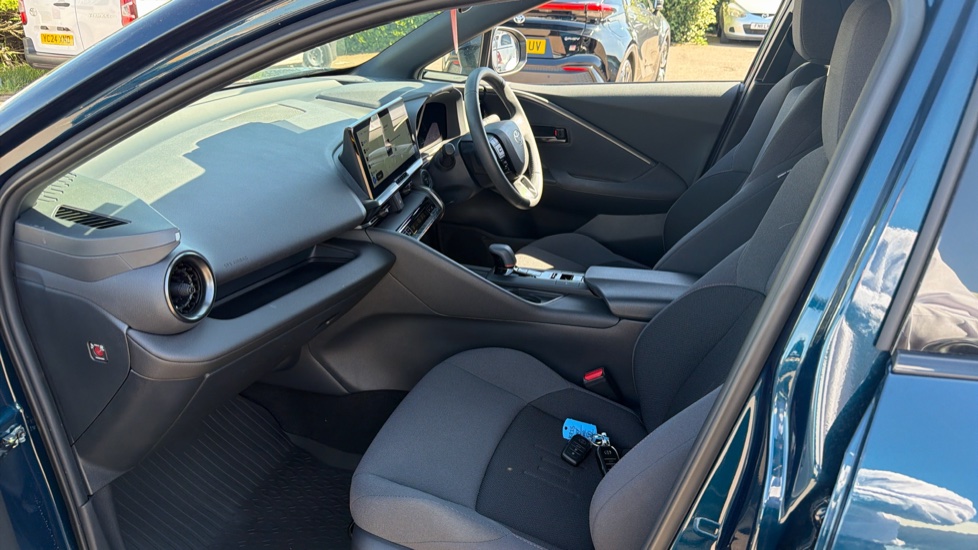 Toyota C-HR 1.8 Hybrid Design 5dr CVT Hybrid Hatchback - Image 5