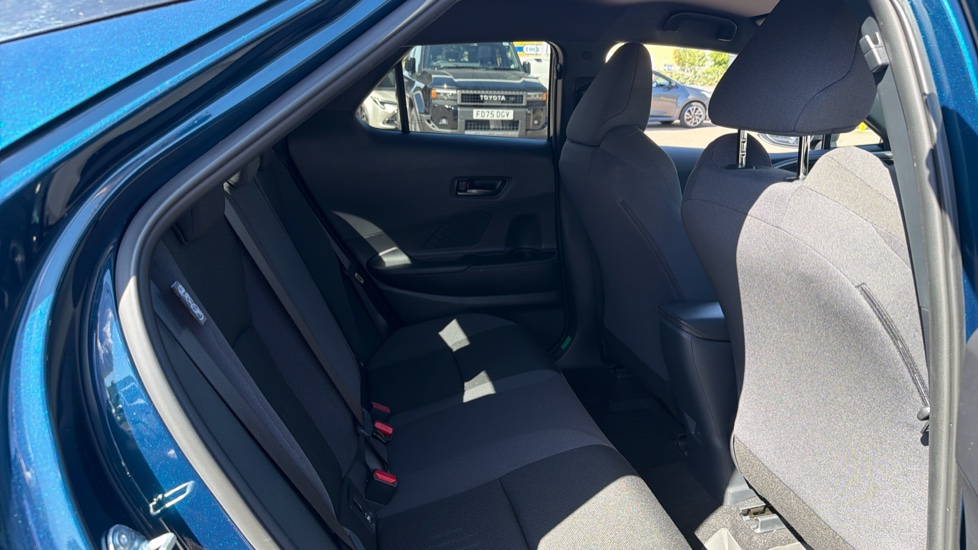 Toyota C-HR 1.8 Hybrid Design 5dr CVT Hybrid Hatchback - Image 8
