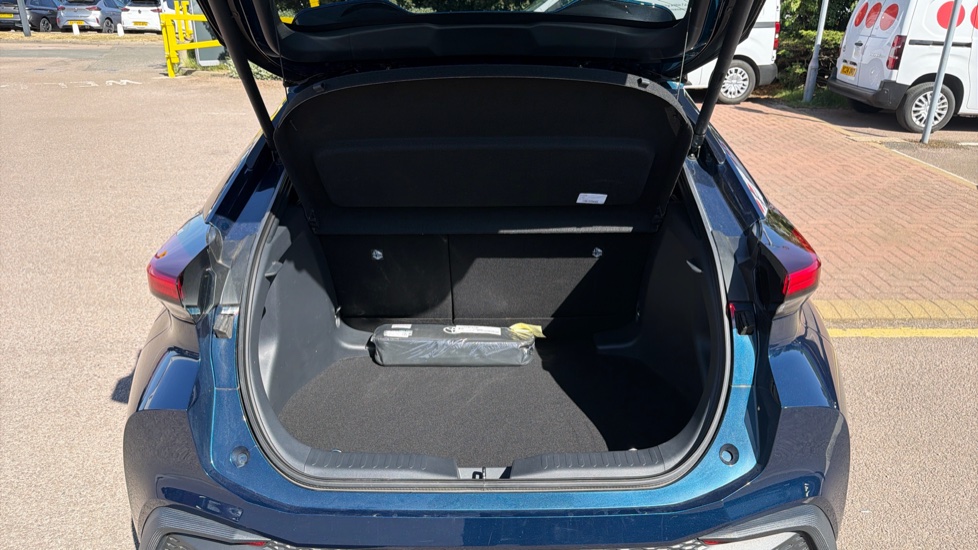 Toyota C-HR 1.8 Hybrid Design 5dr CVT Hybrid Hatchback - Image 13