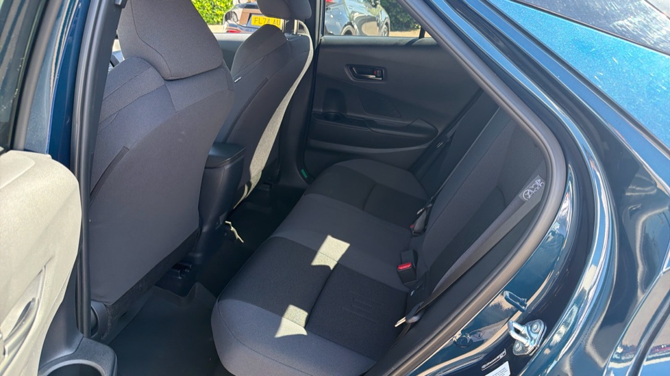 Toyota C-HR 1.8 Hybrid Design 5dr CVT Hybrid Hatchback - Image 15