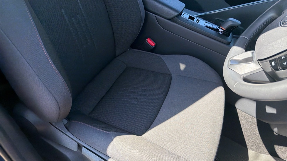 Toyota C-HR 1.8 Hybrid Design 5dr CVT Hybrid Hatchback - Image 17