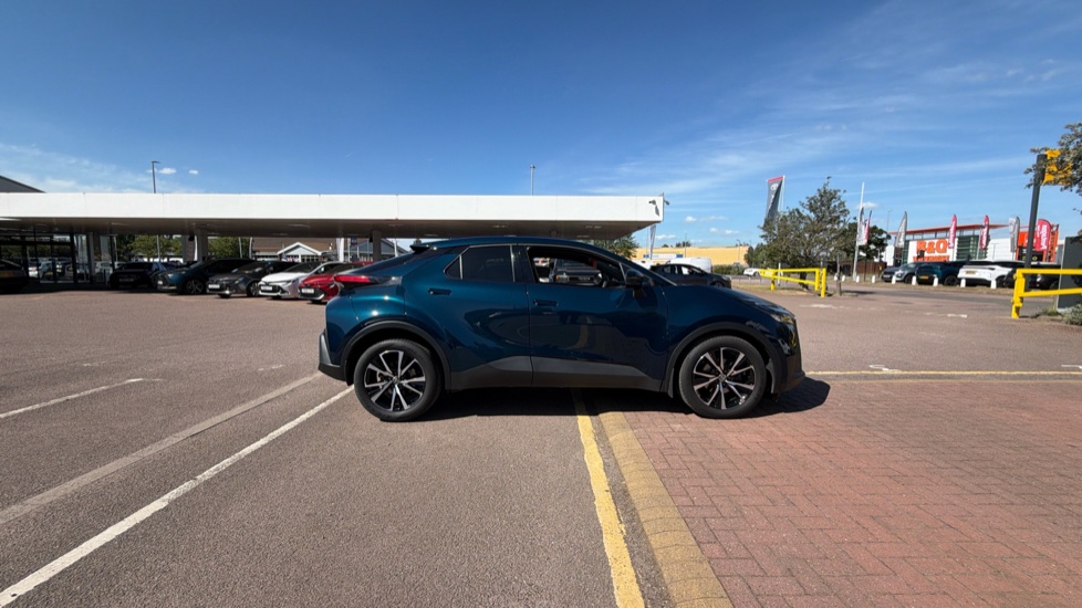 Toyota C-HR 1.8 Hybrid Design 5dr CVT Hybrid Hatchback - Image 23