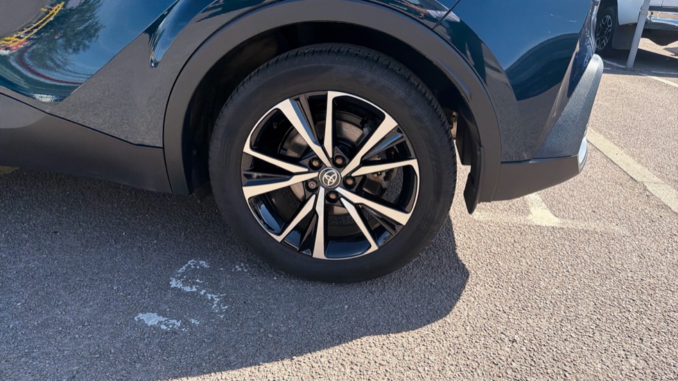Toyota C-HR 1.8 Hybrid Design 5dr CVT Hybrid Hatchback - Image 50