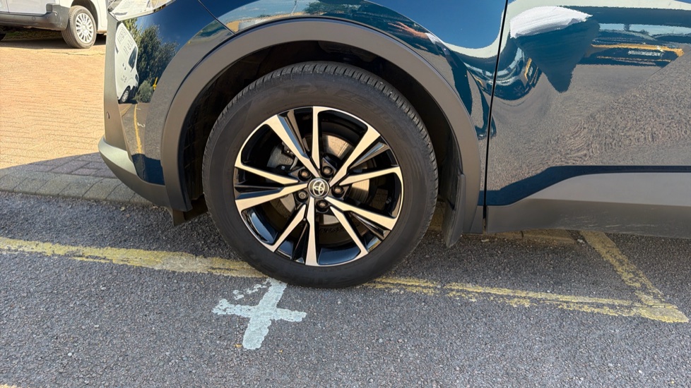 Toyota C-HR 1.8 Hybrid Design 5dr CVT Hybrid Hatchback - Image 51