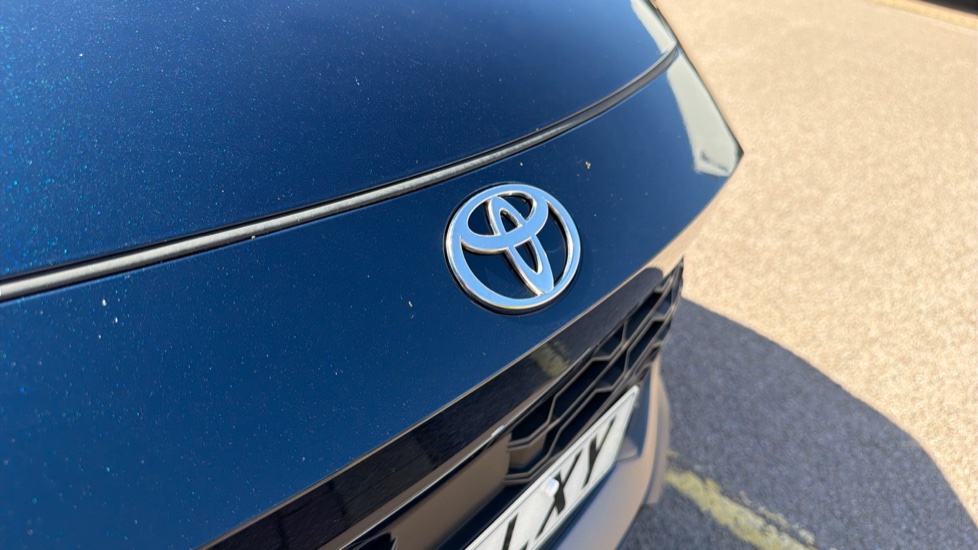 Toyota C-HR 1.8 Hybrid Design 5dr CVT Hybrid Hatchback - Image 57