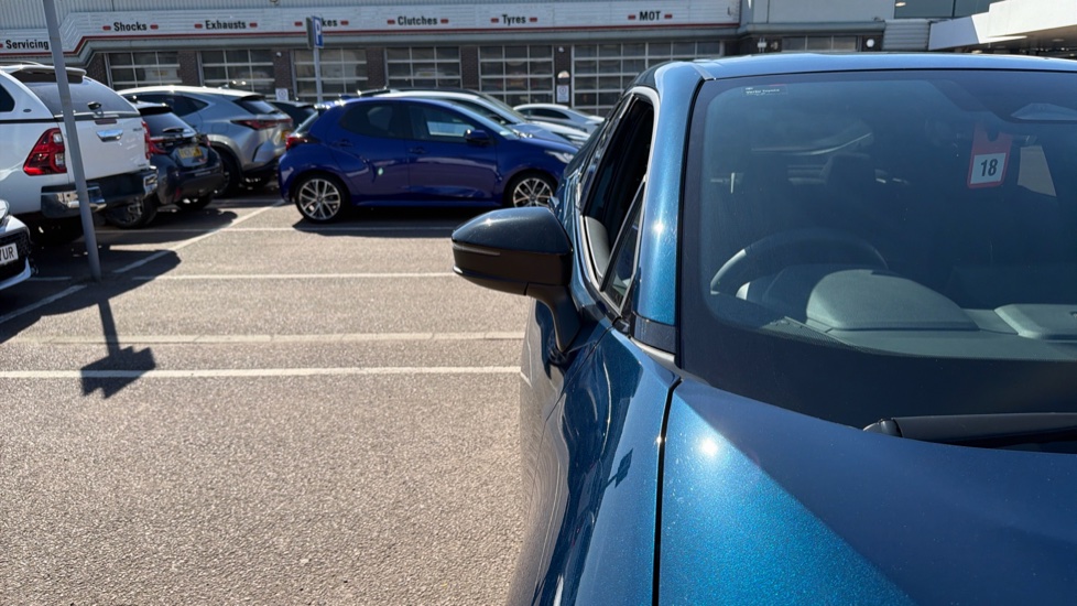 Toyota C-HR 1.8 Hybrid Design 5dr CVT Hybrid Hatchback - Image 58