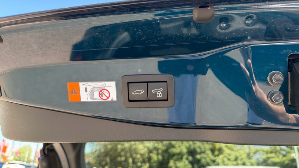 Toyota C-HR 1.8 Hybrid Design 5dr CVT Hybrid Hatchback - Image 64