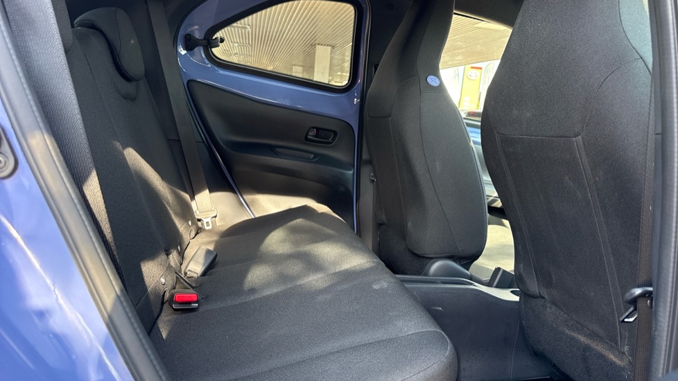 Toyota Aygo X 1.5 Hybrid Design 5dr CVT Hybrid Hatchback - Image 8