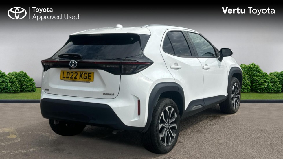 Toyota Yaris Cross 1.5 Hybrid Design 5dr CVT Hybrid Estate - Image 2