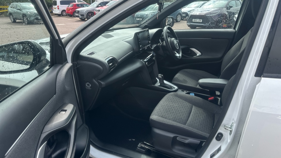 Toyota Yaris Cross 1.5 Hybrid Design 5dr CVT Hybrid Estate - Image 5