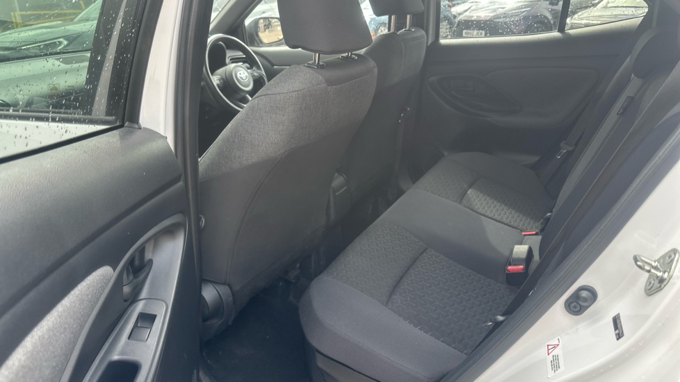 Toyota Yaris Cross 1.5 Hybrid Design 5dr CVT Hybrid Estate - Image 8