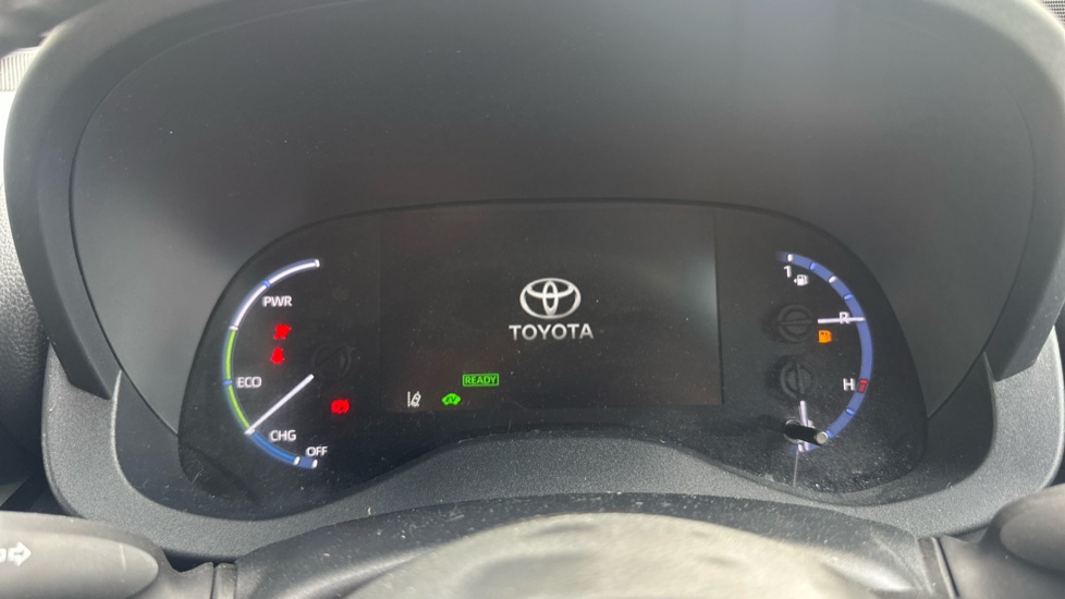 Toyota Yaris Cross 1.5 Hybrid Design 5dr CVT Hybrid Estate - Image 11