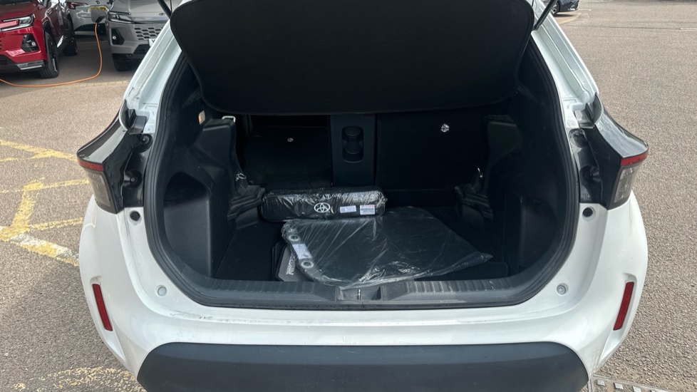 Toyota Yaris Cross 1.5 Hybrid Design 5dr CVT Hybrid Estate - Image 13