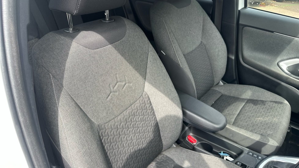 Toyota Yaris Cross 1.5 Hybrid Design 5dr CVT Hybrid Estate - Image 14