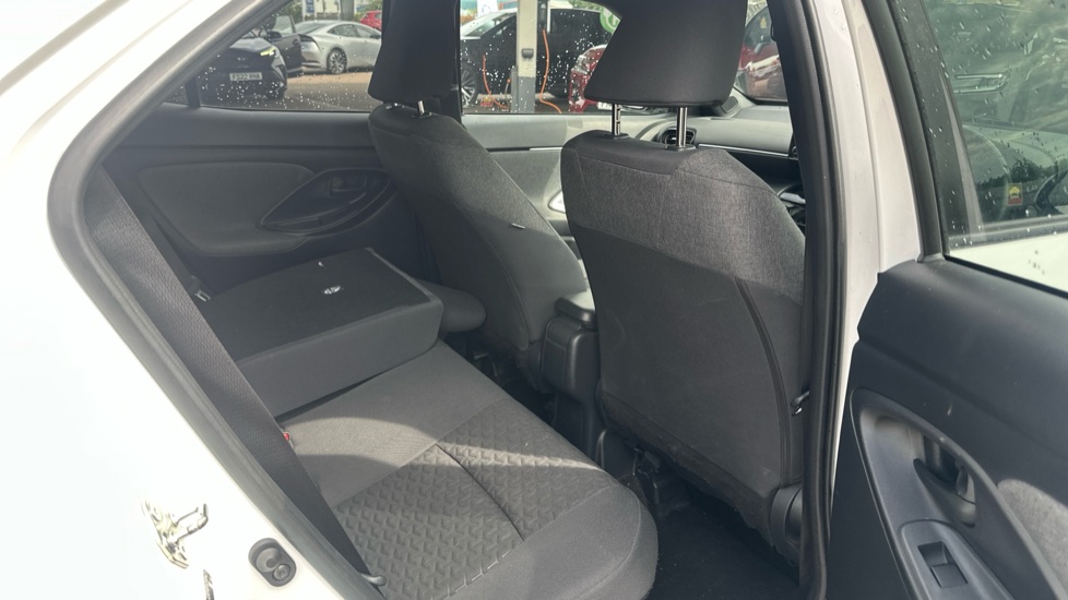Toyota Yaris Cross 1.5 Hybrid Design 5dr CVT Hybrid Estate - Image 15
