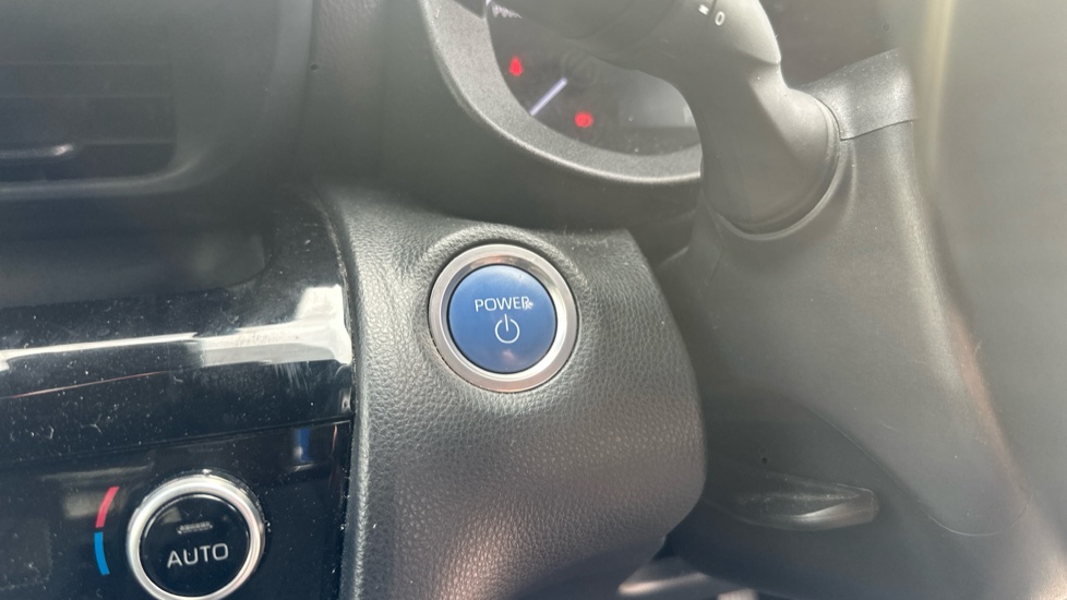 Toyota Yaris Cross 1.5 Hybrid Design 5dr CVT Hybrid Estate - Image 16