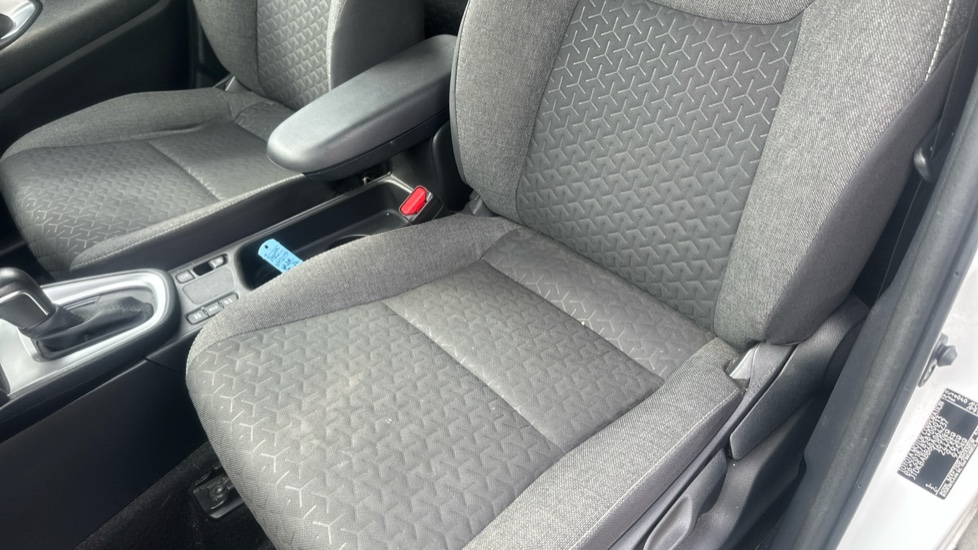 Toyota Yaris Cross 1.5 Hybrid Design 5dr CVT Hybrid Estate - Image 17