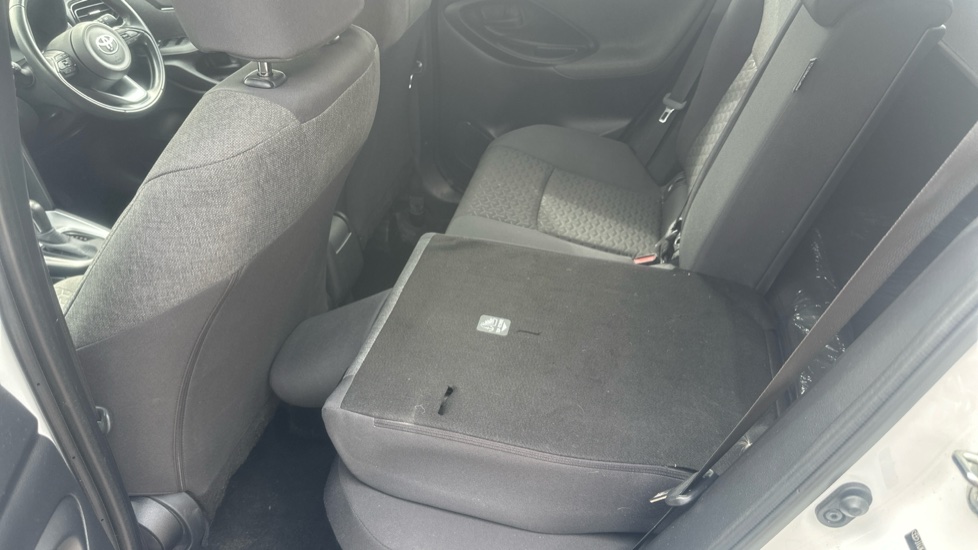 Toyota Yaris Cross 1.5 Hybrid Design 5dr CVT Hybrid Estate - Image 18