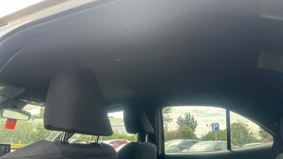 Toyota Yaris Cross 1.5 Hybrid Design 5dr CVT Hybrid Estate - Image 19