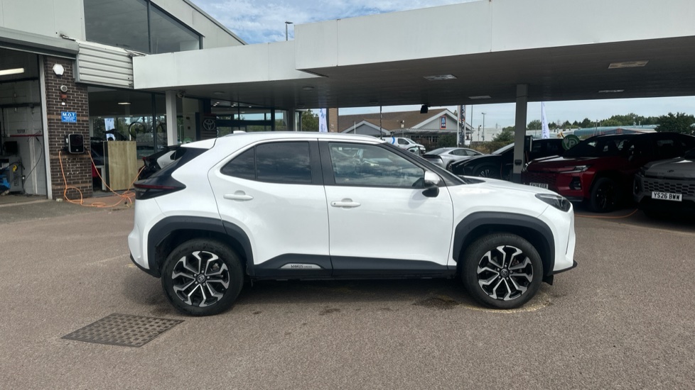 Toyota Yaris Cross 1.5 Hybrid Design 5dr CVT Hybrid Estate - Image 23