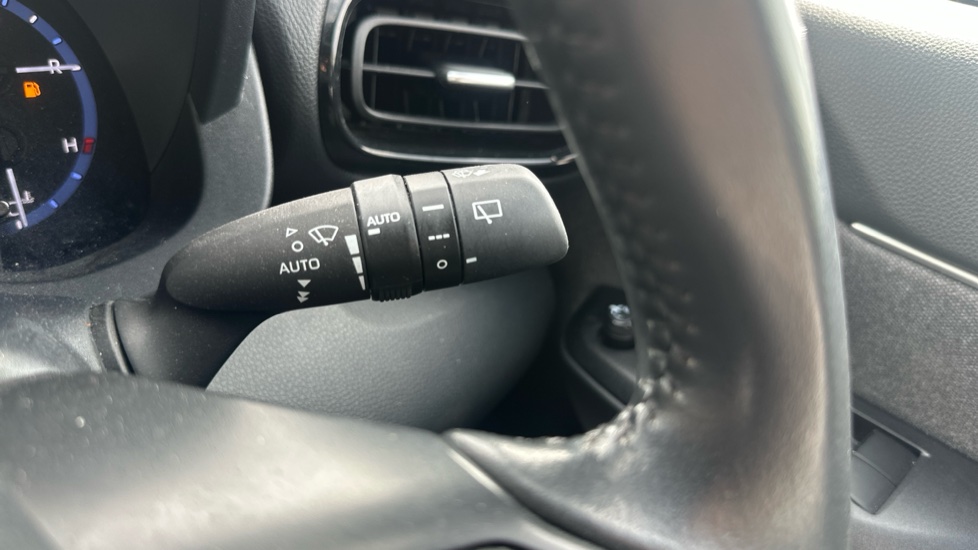 Toyota Yaris Cross 1.5 Hybrid Design 5dr CVT Hybrid Estate - Image 38