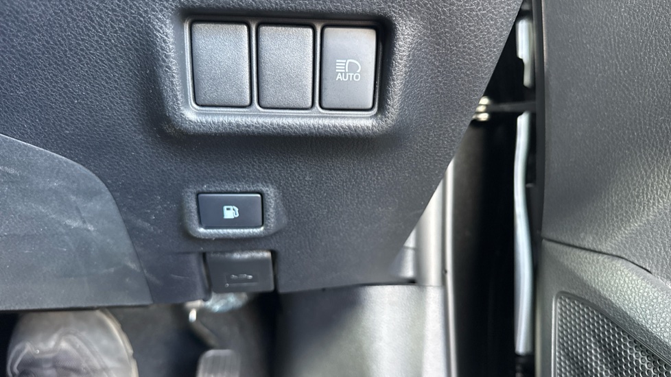 Toyota C-HR 1.8 Hybrid Excel 5dr CVT Hybrid Hatchback - Image 52