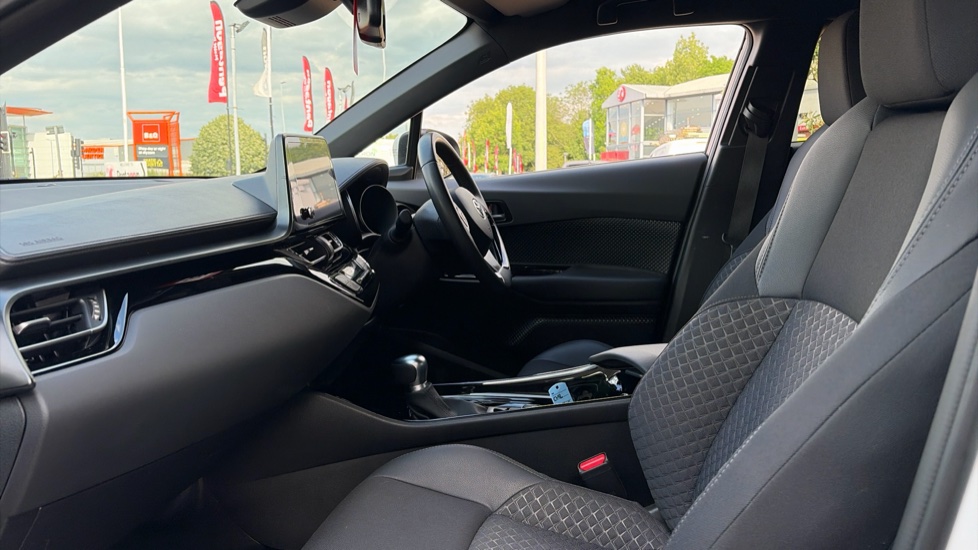 Toyota C-HR 1.8 Hybrid Design 5dr CVT Hybrid Hatchback - Image 5
