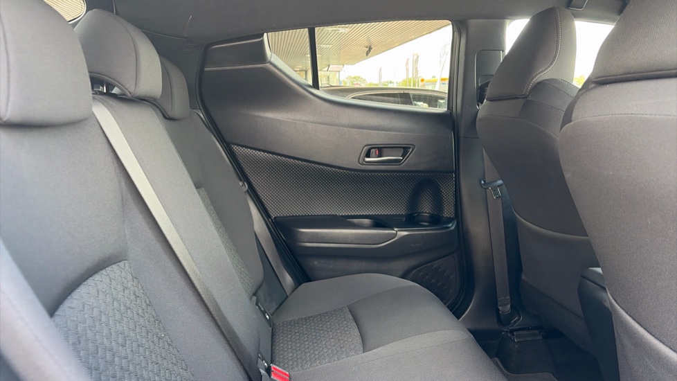 Toyota C-HR 1.8 Hybrid Design 5dr CVT Hybrid Hatchback - Image 8