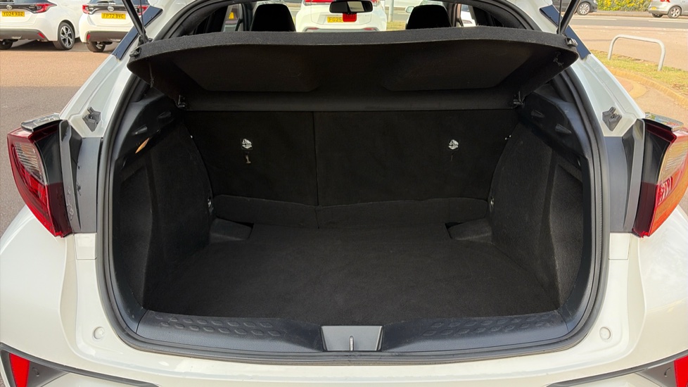 Toyota C-HR 1.8 Hybrid Design 5dr CVT Hybrid Hatchback - Image 13