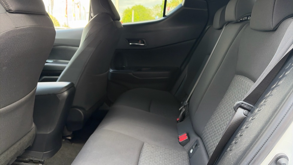 Toyota C-HR 1.8 Hybrid Design 5dr CVT Hybrid Hatchback - Image 15